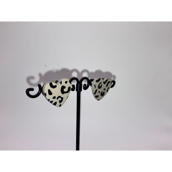 Leopard Print Heart Shaped .75 Inch Earrings! - Picture 4 of 8